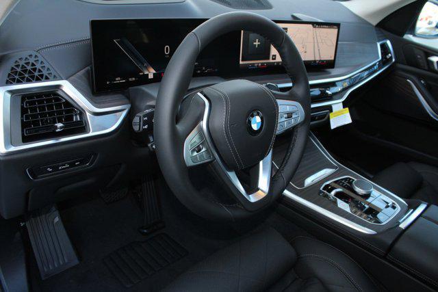 new 2025 BMW X7 car, priced at $86,255