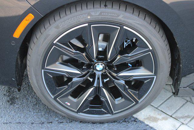 new 2025 BMW 760 car, priced at $132,585