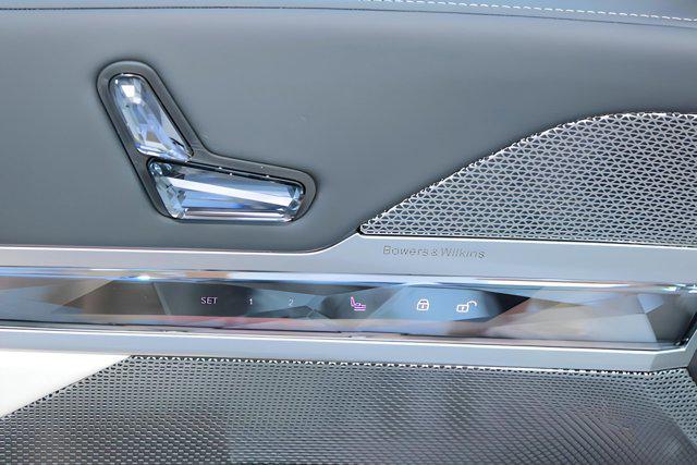 new 2025 BMW 760 car, priced at $132,635