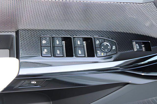 new 2025 BMW 760 car, priced at $132,635