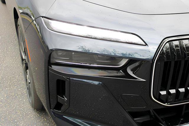 new 2025 BMW 760 car, priced at $137,435