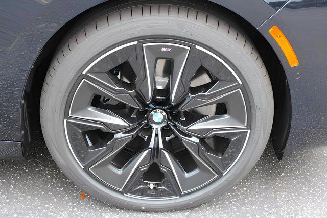 new 2025 BMW 760 car, priced at $137,435