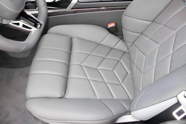new 2025 BMW 760 car, priced at $137,435