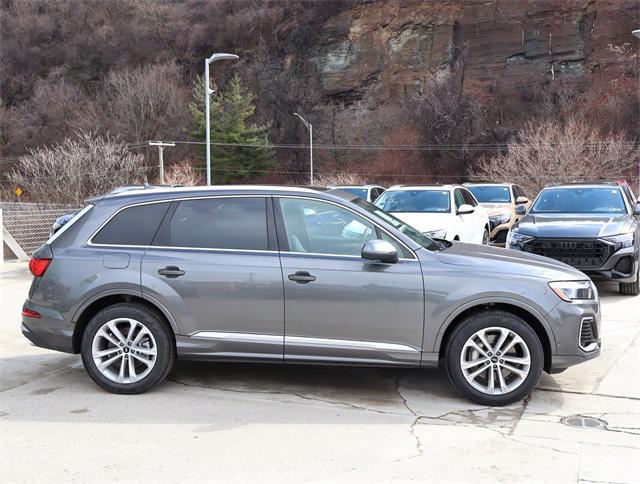 new 2025 Audi Q7 car, priced at $66,500