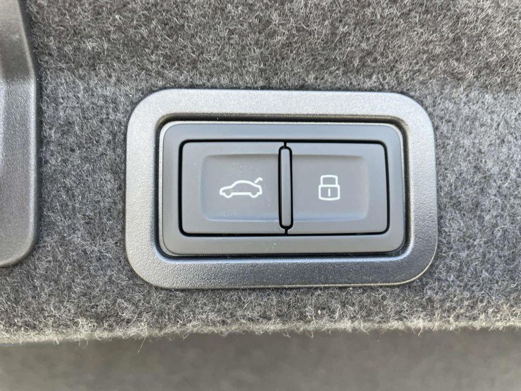 new 2025 Audi S6 car, priced at $100,085