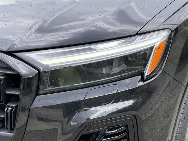 new 2025 Audi Q7 car, priced at $77,880