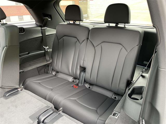 new 2025 Audi Q7 car, priced at $77,880