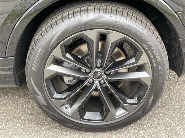 new 2025 Audi Q7 car, priced at $77,880
