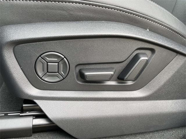 new 2025 Audi Q7 car, priced at $77,880