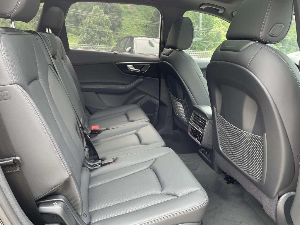 new 2025 Audi Q7 car, priced at $76,350