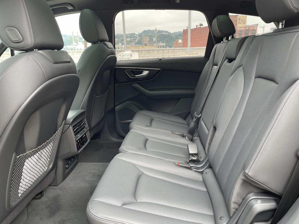 new 2025 Audi Q7 car, priced at $76,350
