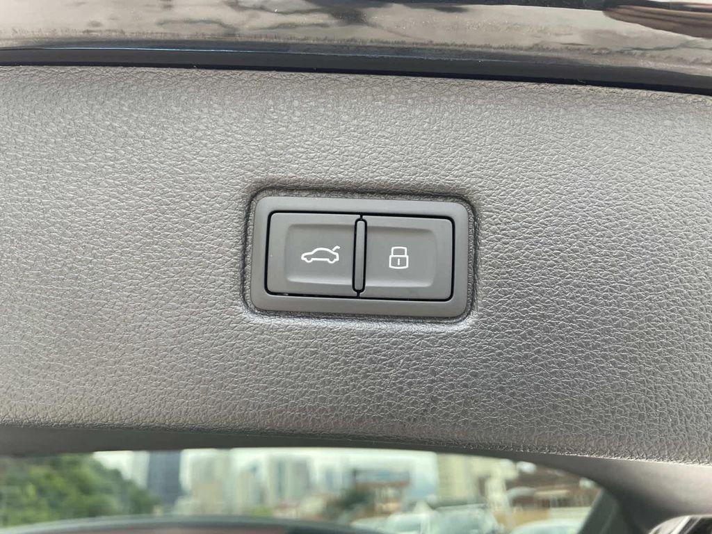 new 2025 Audi Q7 car, priced at $76,350