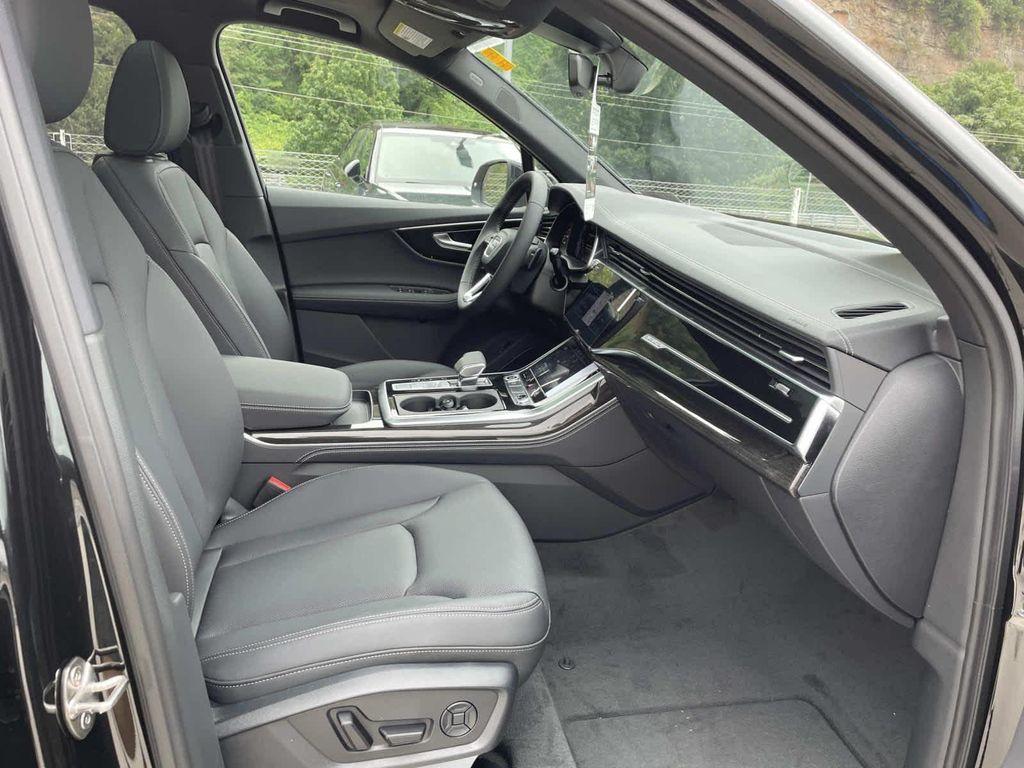 new 2025 Audi Q7 car, priced at $76,350