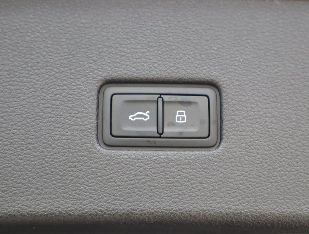 new 2025 Audi SQ8 car, priced at $111,590