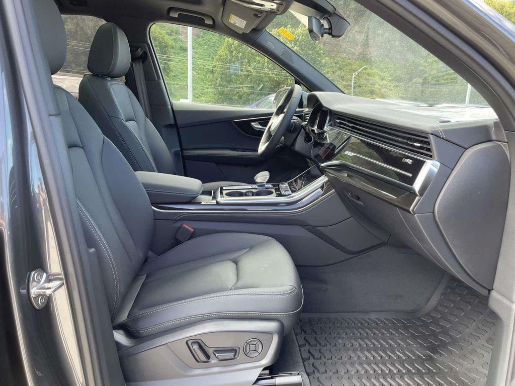 new 2025 Audi Q7 car, priced at $77,580
