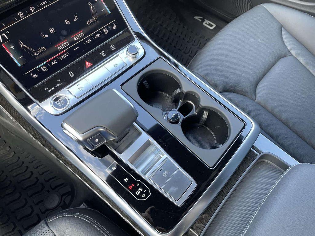 new 2025 Audi Q7 car, priced at $77,580