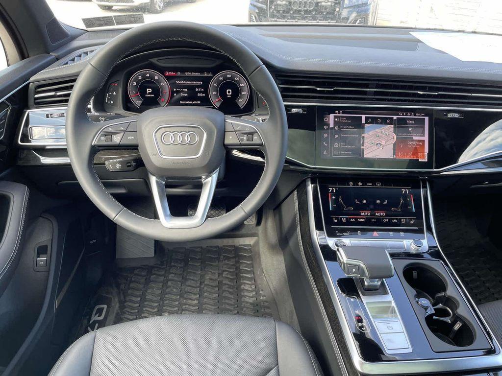new 2025 Audi Q7 car, priced at $77,580