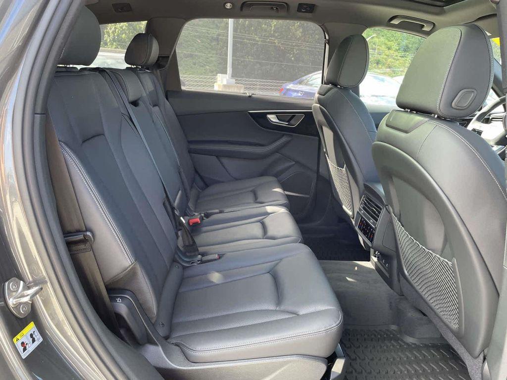 new 2025 Audi Q7 car, priced at $77,580