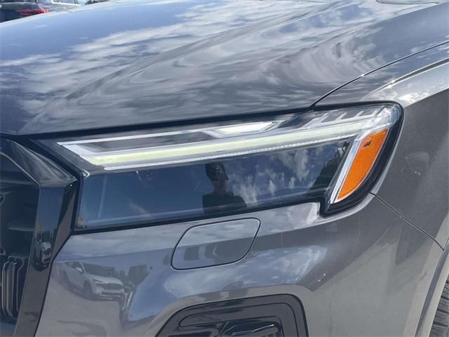 new 2025 Audi Q7 car, priced at $77,580