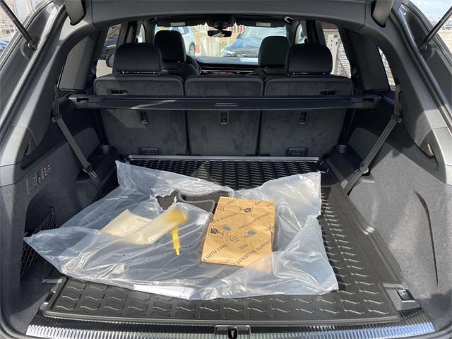new 2025 Audi Q7 car, priced at $77,580