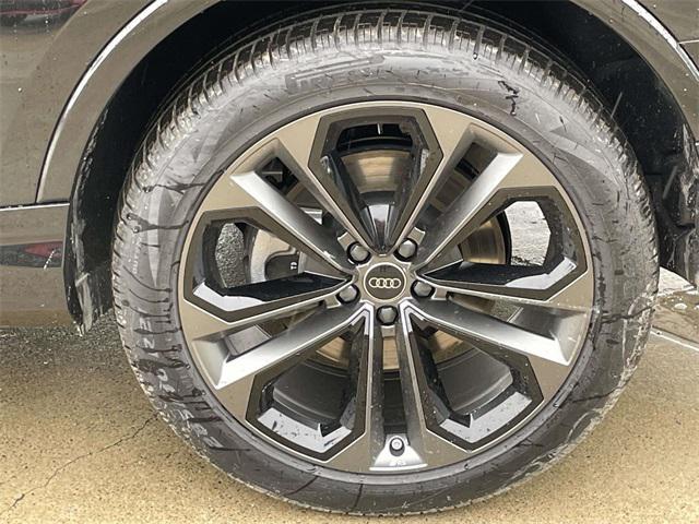 new 2025 Audi Q7 car, priced at $77,880
