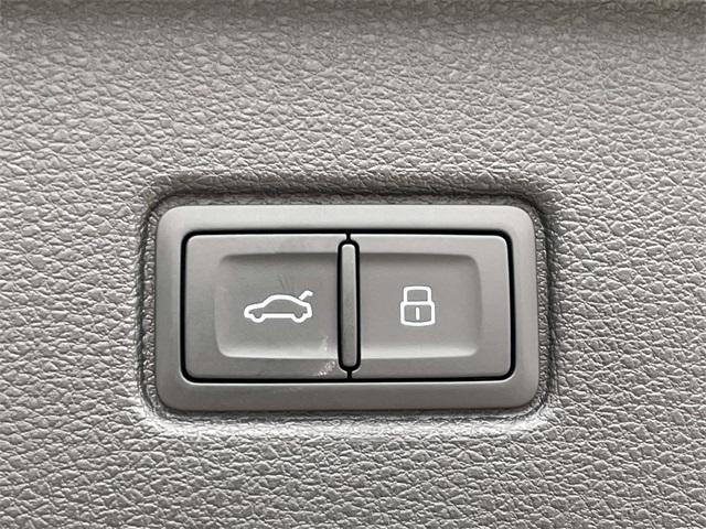 new 2025 Audi Q7 car, priced at $77,880