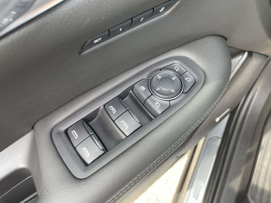 used 2024 Cadillac XT6 car, priced at $37,998