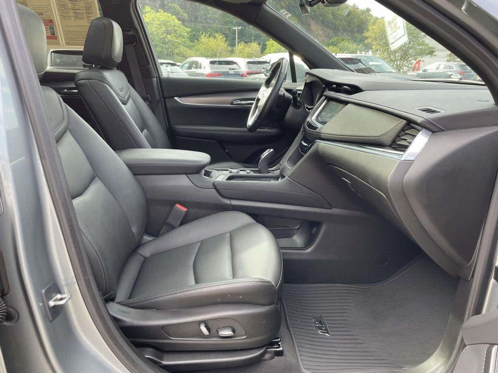 used 2024 Cadillac XT6 car, priced at $37,998