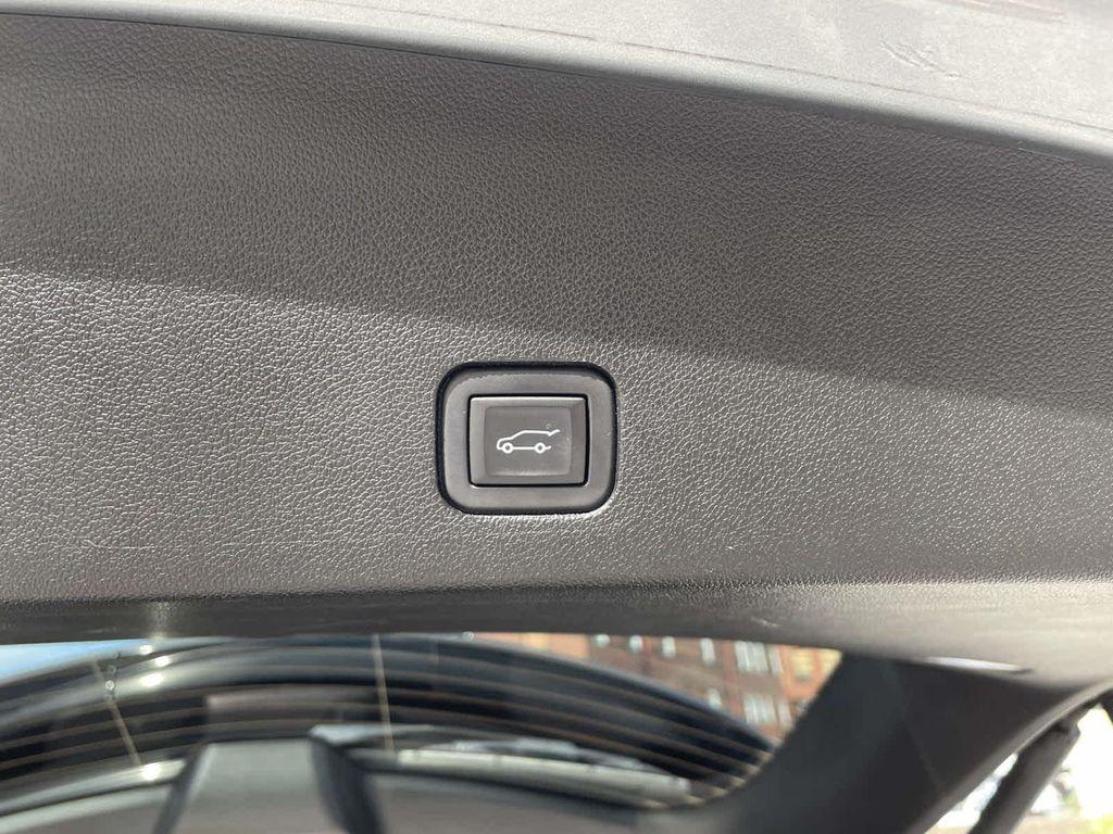 used 2024 Cadillac XT6 car, priced at $37,998