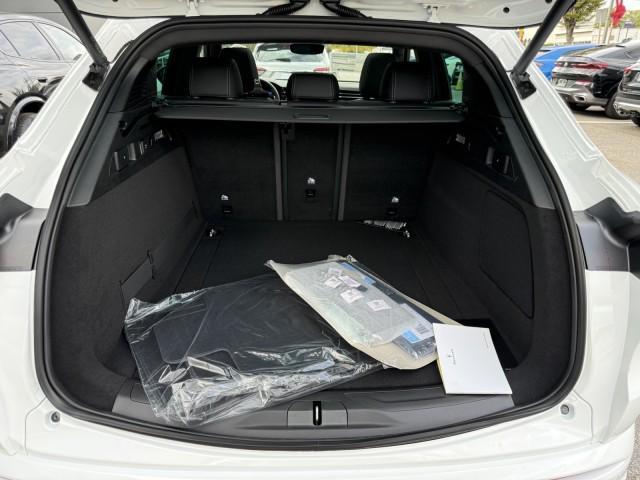 new 2025 Maserati Grecale car, priced at $76,032