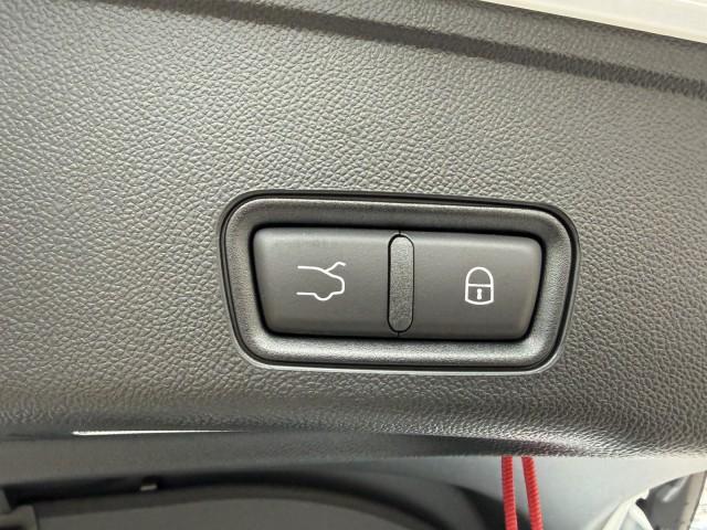 new 2025 Maserati Grecale car, priced at $76,032