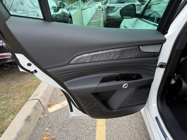 new 2025 Maserati Grecale car, priced at $76,032