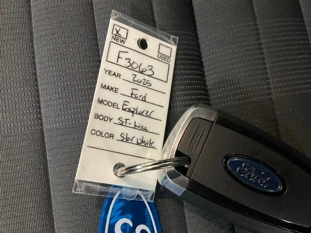 new 2025 Ford Explorer car, priced at $49,998