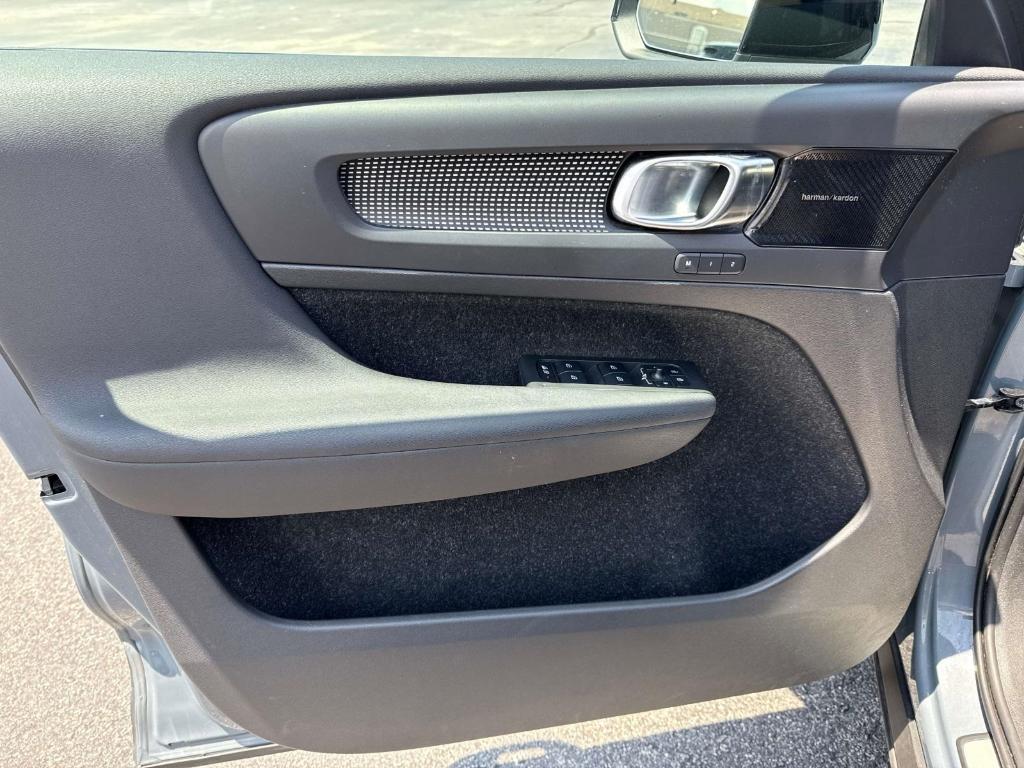 used 2021 Volvo XC40 car, priced at $28,490