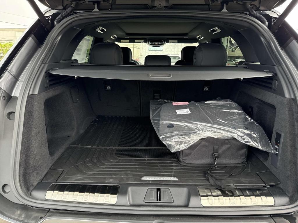 new 2025 Land Rover Range Rover Sport car, priced at $127,545