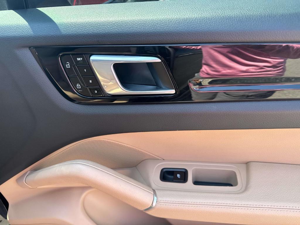 used 2019 Porsche Cayenne car, priced at $36,690