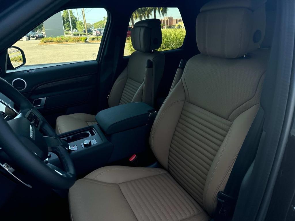 new 2025 Land Rover Discovery car, priced at $76,143