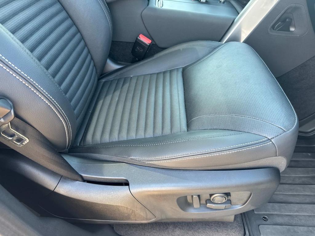 used 2024 Land Rover Discovery car, priced at $45,888
