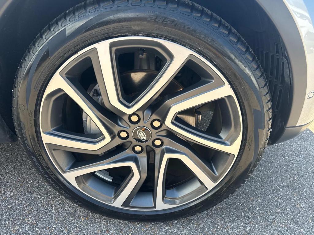 used 2024 Land Rover Discovery car, priced at $45,888