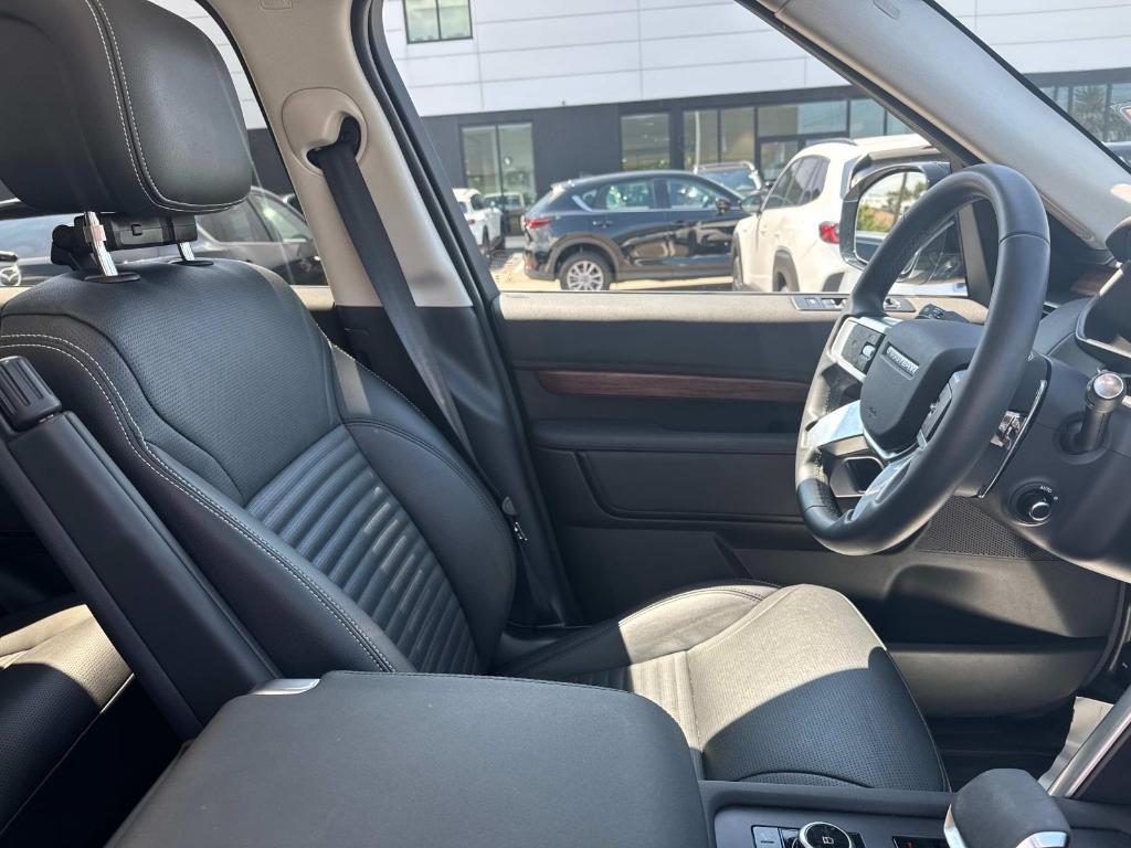 used 2024 Land Rover Discovery car, priced at $45,888