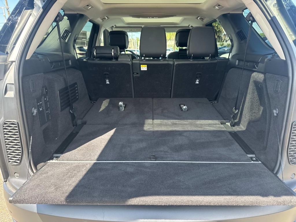 used 2024 Land Rover Discovery car, priced at $45,888