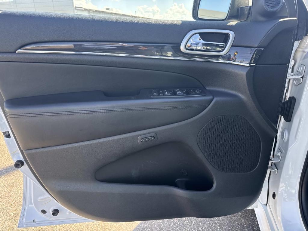 used 2016 Jeep Grand Cherokee car, priced at $19,390