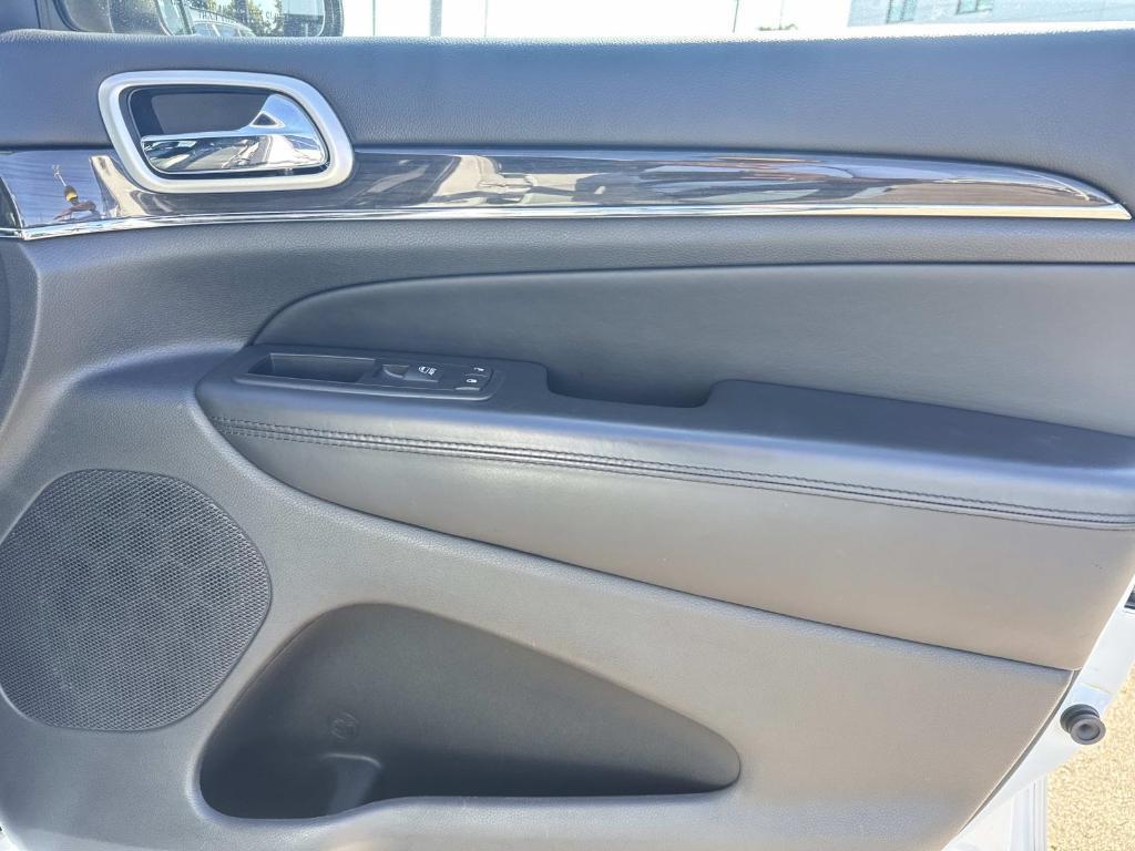 used 2016 Jeep Grand Cherokee car, priced at $19,390