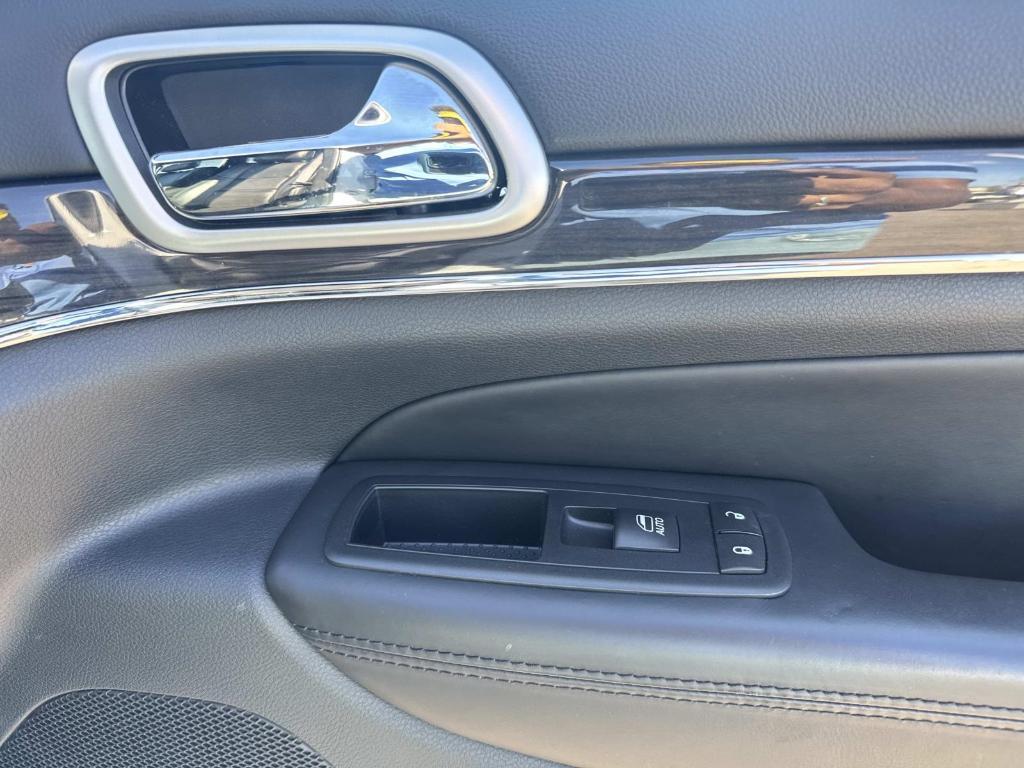 used 2016 Jeep Grand Cherokee car, priced at $19,390