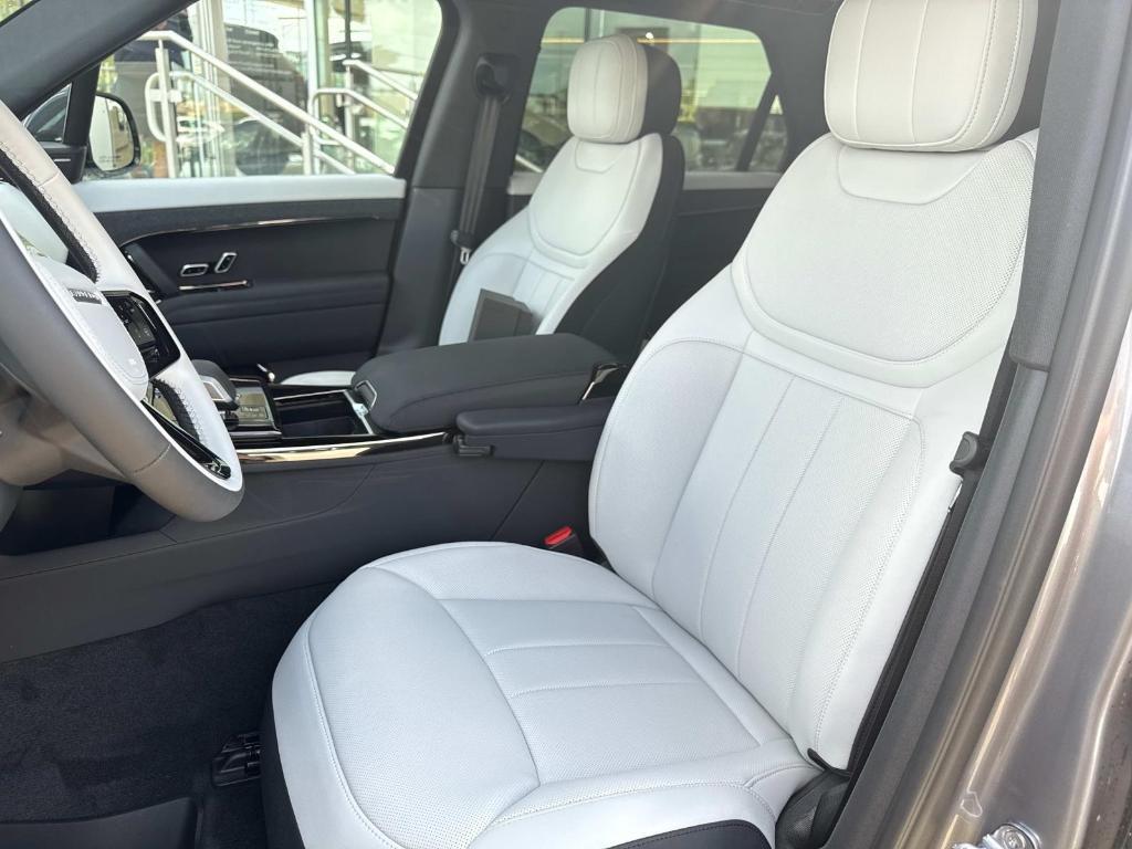 new 2025 Land Rover Range Rover Sport car, priced at $112,805