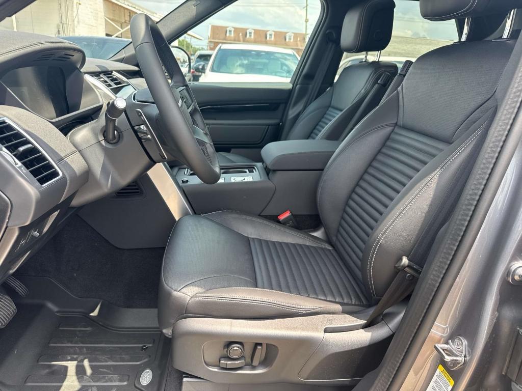new 2025 Land Rover Discovery car, priced at $66,628
