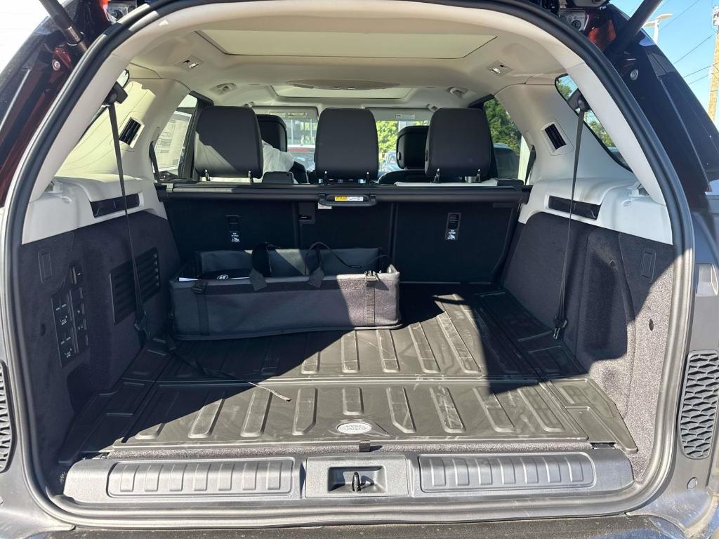 new 2026 Land Rover Discovery car, priced at $78,001