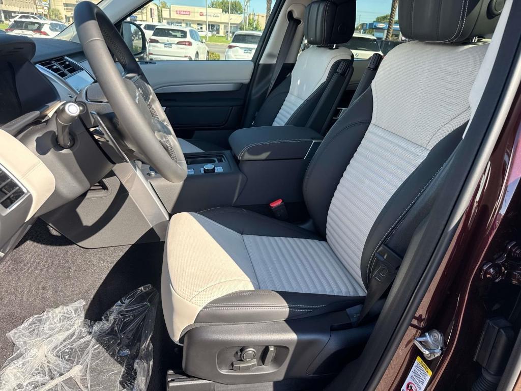 new 2026 Land Rover Discovery car, priced at $78,001