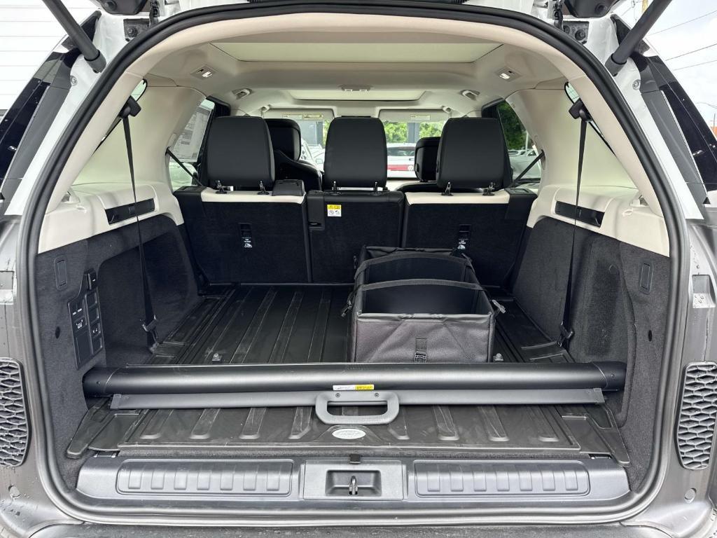 new 2025 Land Rover Discovery car, priced at $66,943