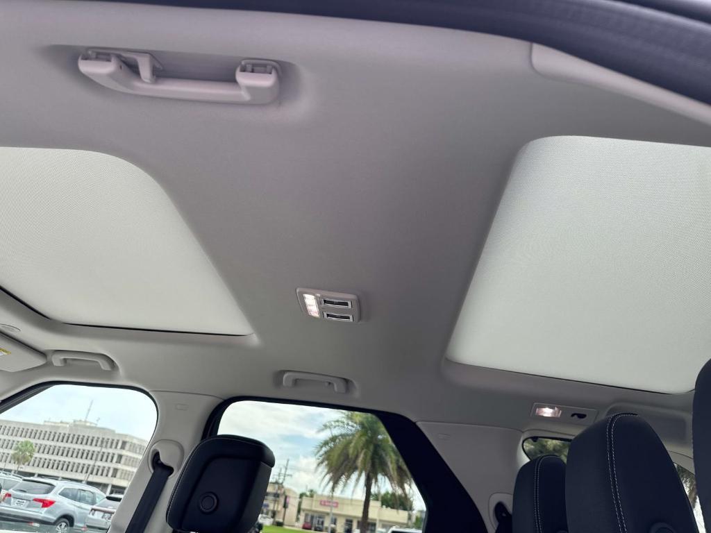 new 2025 Land Rover Discovery car, priced at $66,943